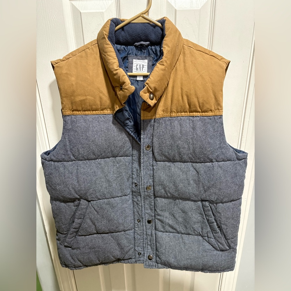 GAP Men's Colorblock Puffer Vest - Tan and Gray